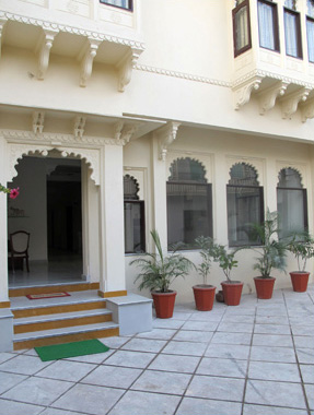 Heritage Hotel in Udaipur near Lake