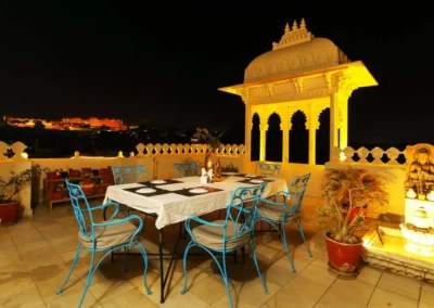 rooftop-dining-near-lake-pichola
